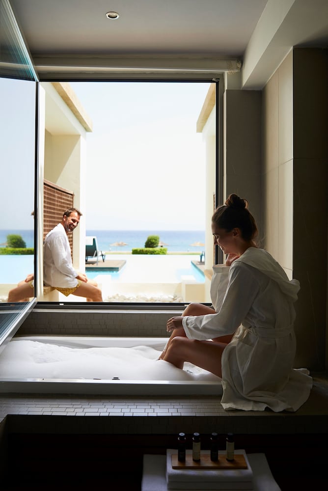 Grand Suite, Sea View (Beachfront Swim Up) thumbnail 6