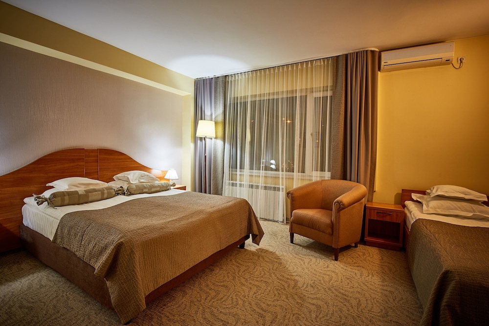Basic Triple Room photo 2