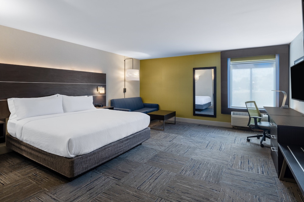 Standard Room, 1 King Bed (Walk-In Shower) photo 1