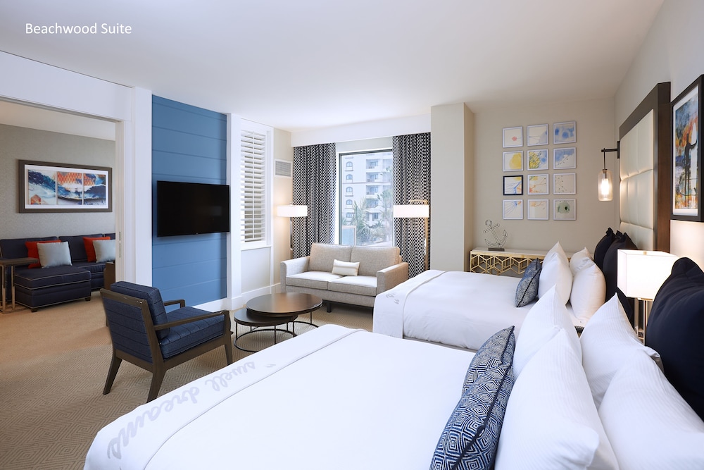 Suite, 2 Queen Beds, Accessible (Mob, Roll-in Shwr, Twin Dolphin Tower)