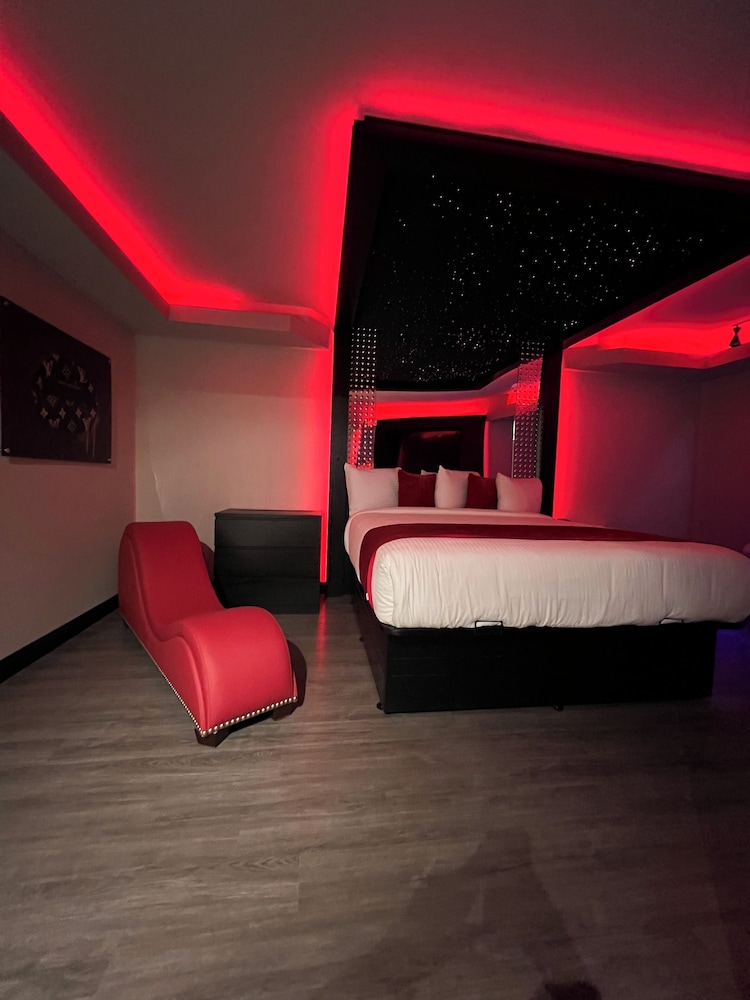 Deluxe Suite (Jacuzzi) photo 2