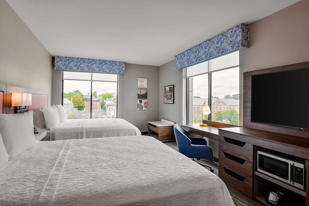 Room, 2 Queen Beds, Refrigerator & Microwave - Photo 2