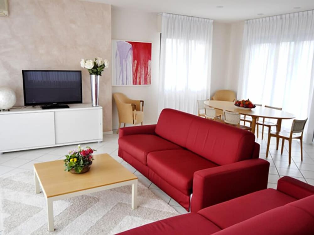 Luxury Apartment photo 3