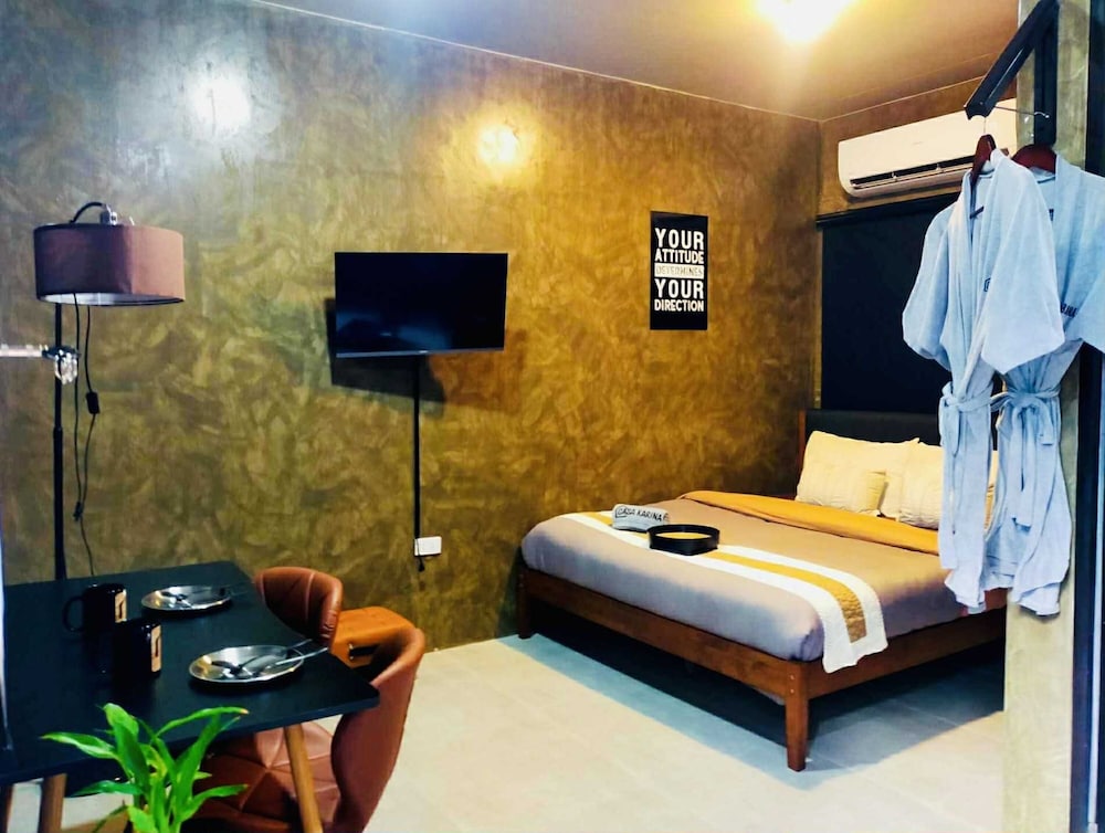 Deluxe Studio, Multiple Beds, Balcony, City View