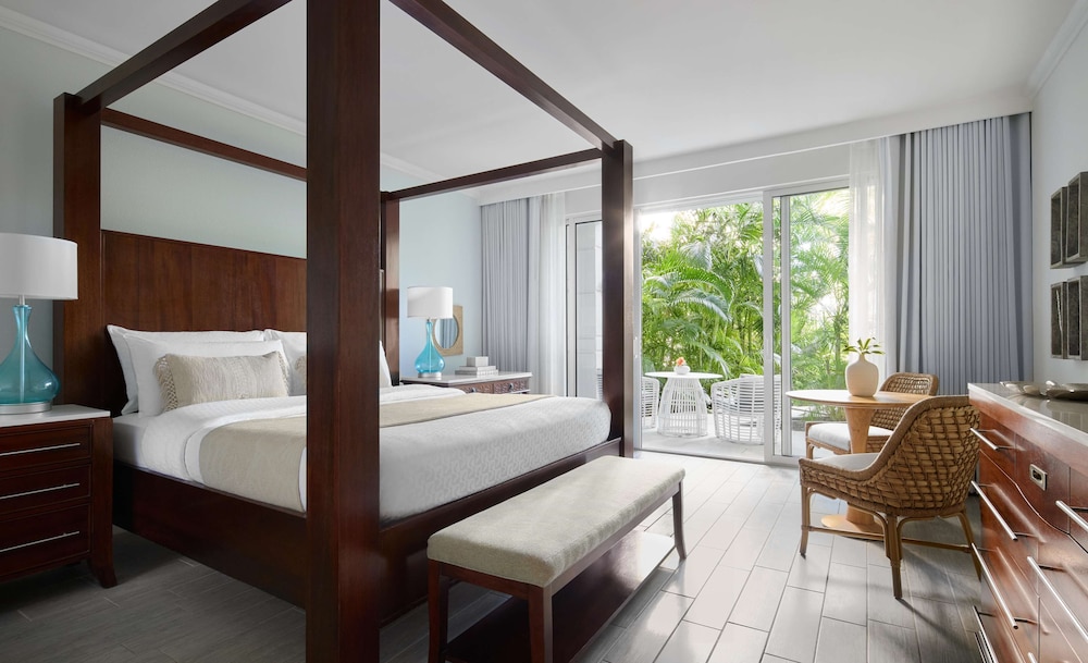 West Bay Grande Luxe Walkout Oversized Club Level Junior Suite (WJS)
