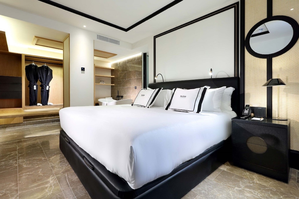 Suite - Photo 10