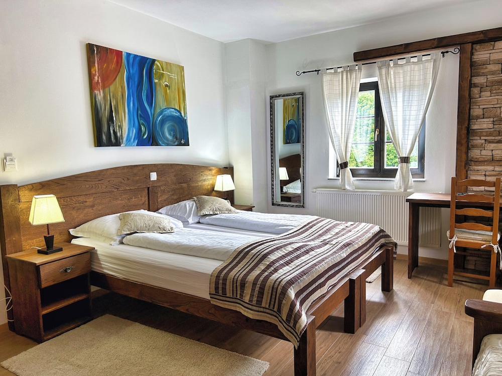 Deluxe Room, 1 King Bed, Garden View photo 1