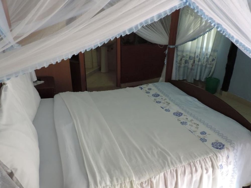 Twin Room (Economy) photo 2