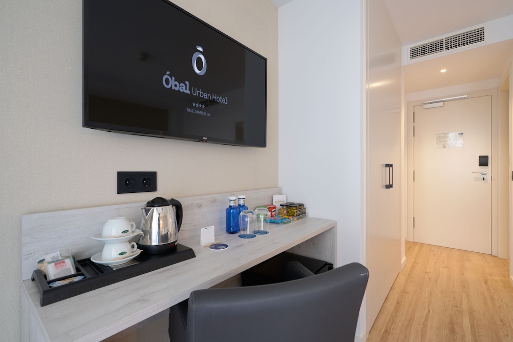 Room, Connecting Rooms