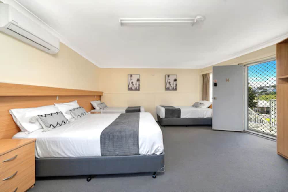 Family Quadruple Room photo 2