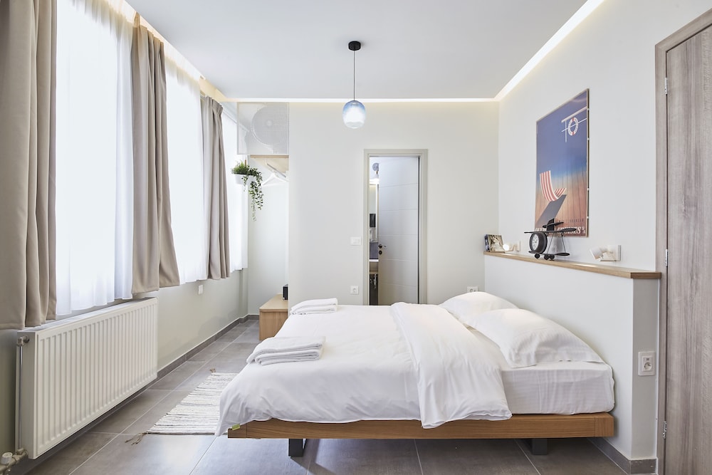 Studio (3 adults, 3rd floor)