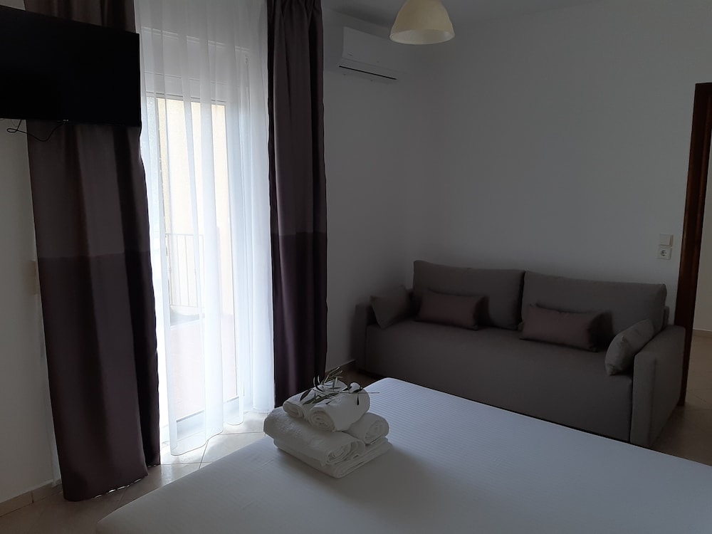 Basic Apartment photo 3