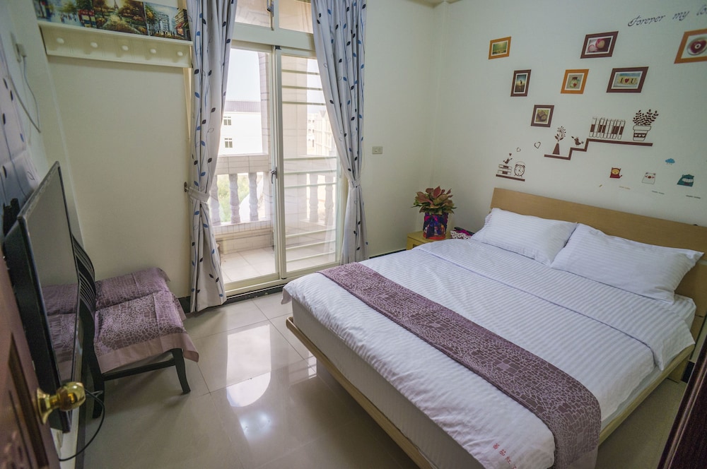 Basic Double Room, Shared Bathroom photo 1