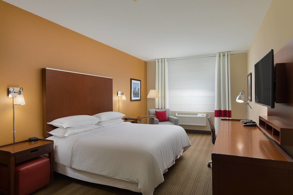 Standard Room, 1 King Bed - Photo 1