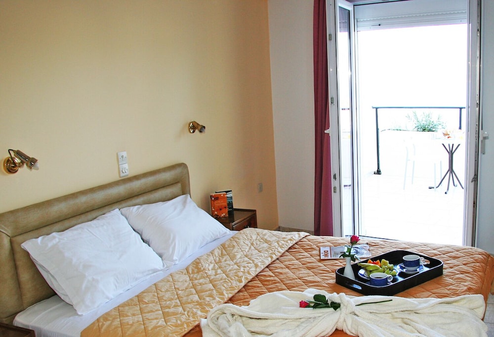 Double Room (1 Adult & 1 Child) photo 2