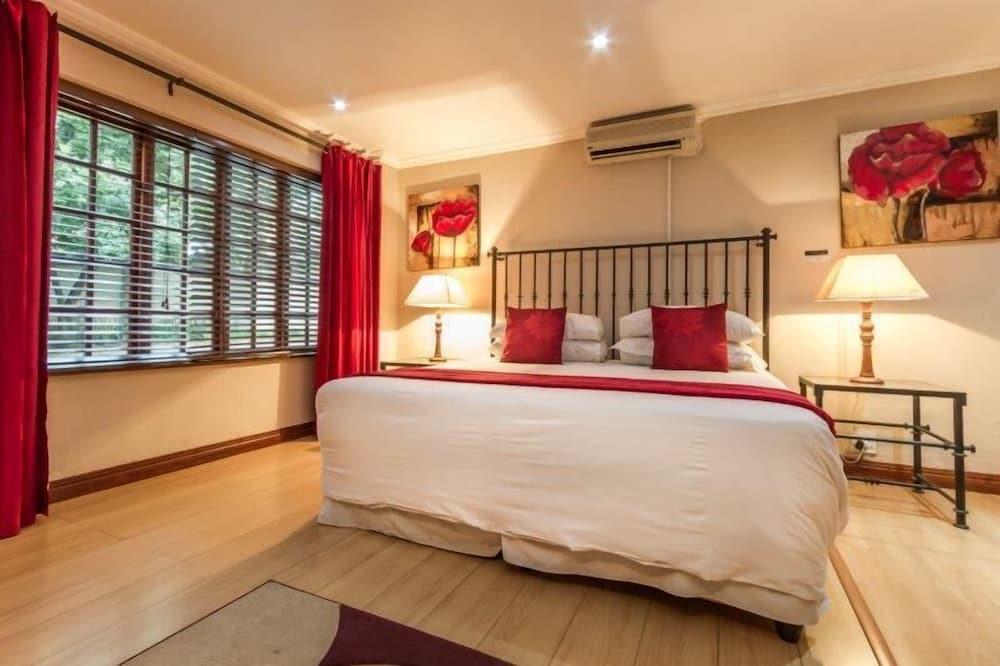 Deluxe Suite (8) photo 2