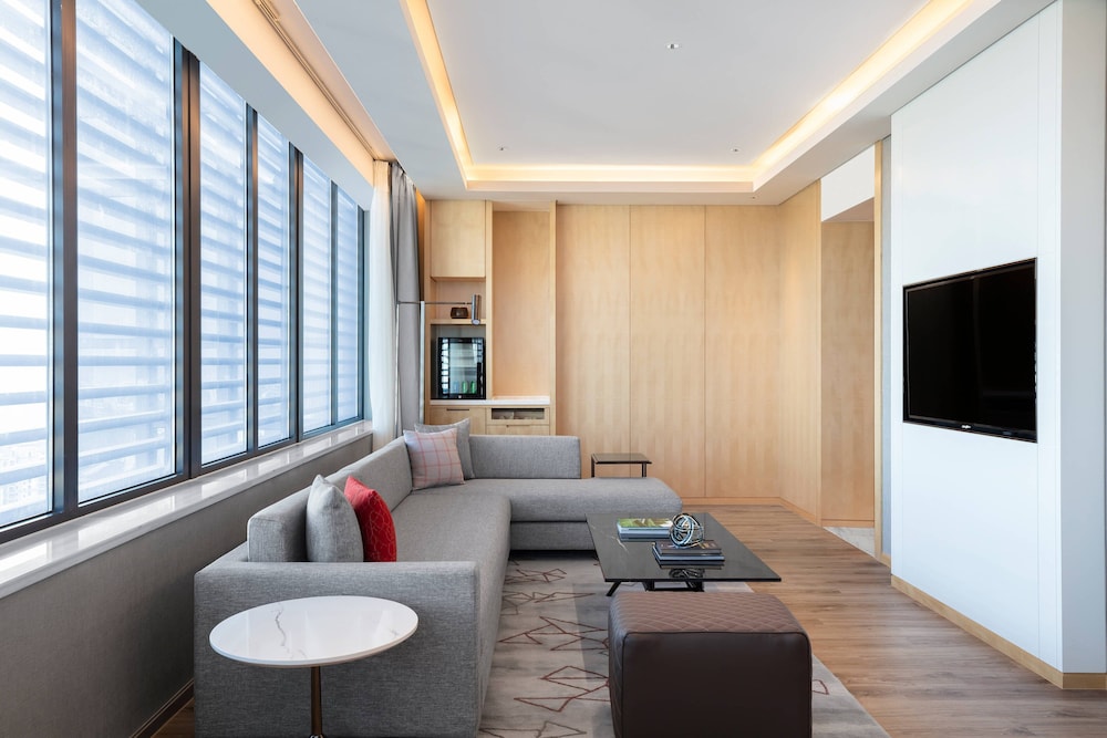 Executive Suite, 1 Bedroom, City View - Photo 2