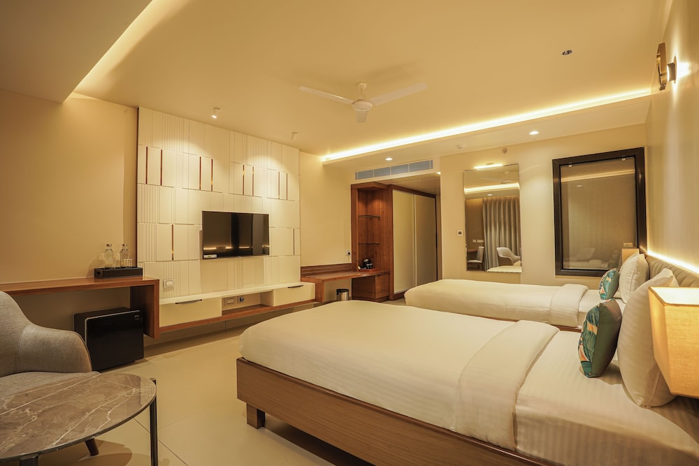 Premium Twin Room, City View