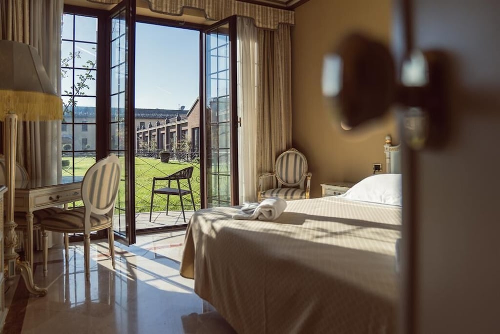 Deluxe Room, Multiple Beds