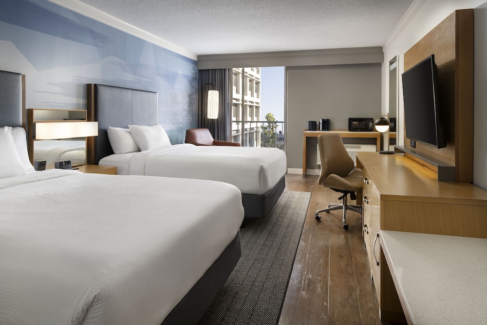 Room, 2 Queen Beds, Balcony photo 1