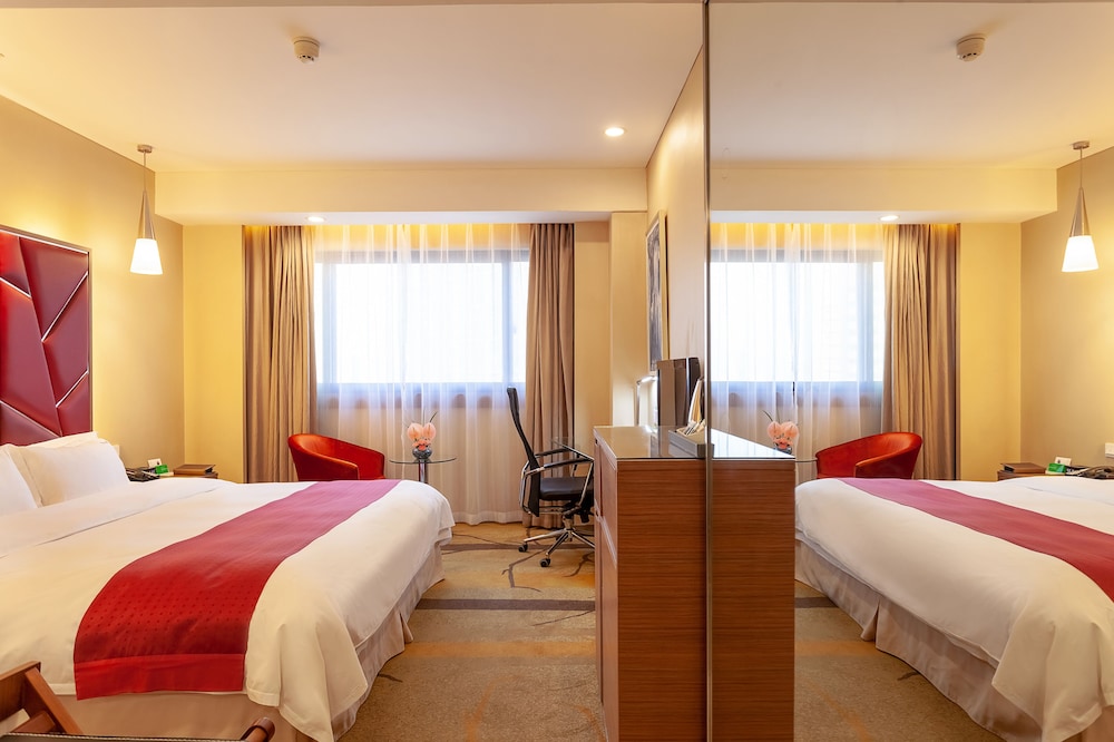 Standard Room, 1 King Bed - Photo 4