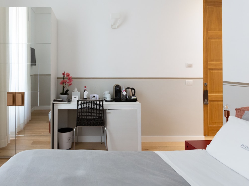 Deluxe Double Room, Courtyard View photo 2