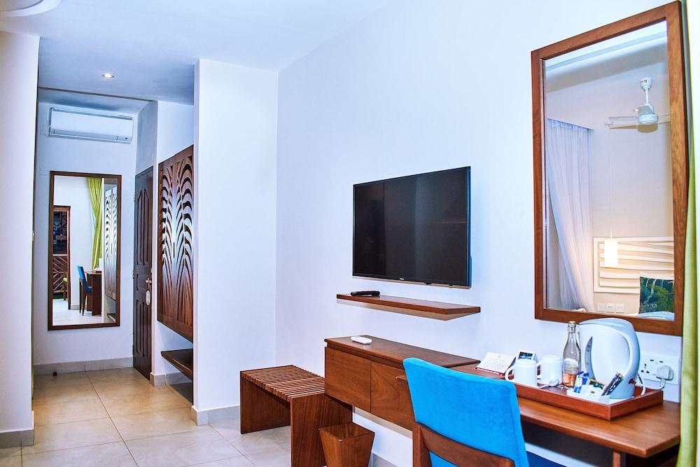 Deluxe Room, Oceanfront - Photo 4