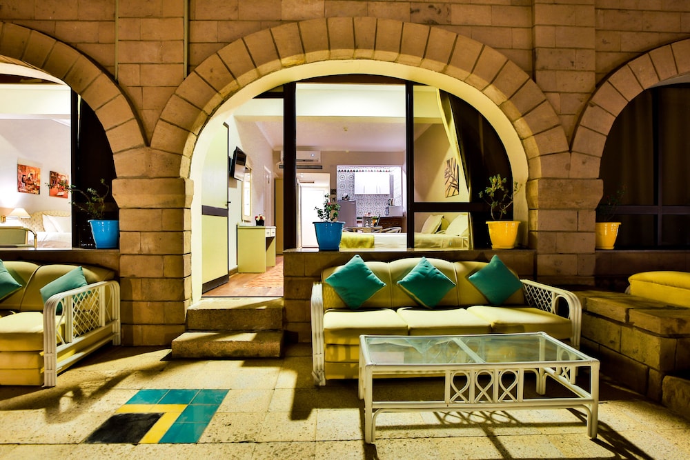 Deluxe Double or Twin Room - Photo 9