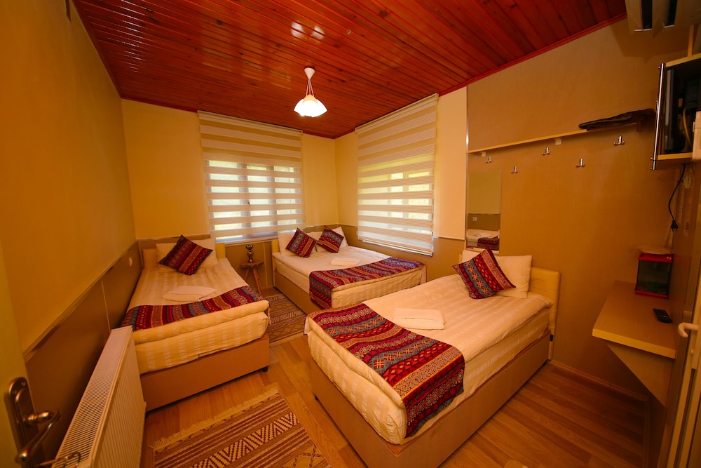 Standard Quadruple Room, Multiple Beds, Valley View, Garden Area photo 1