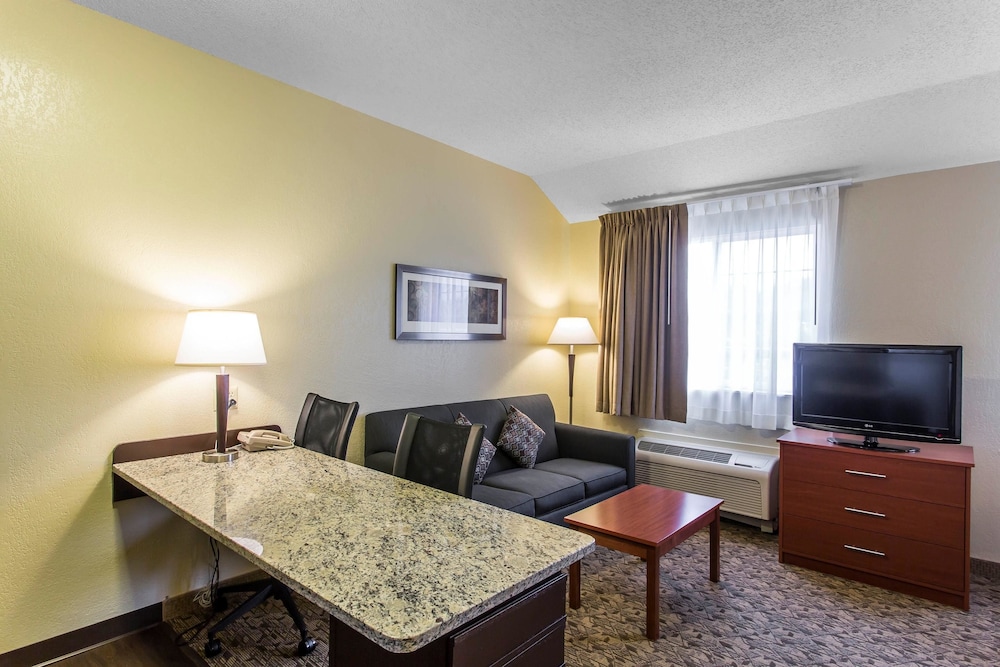Suite, 1 Queen Bed with Sofa bed, Non Smoking - Photo 3