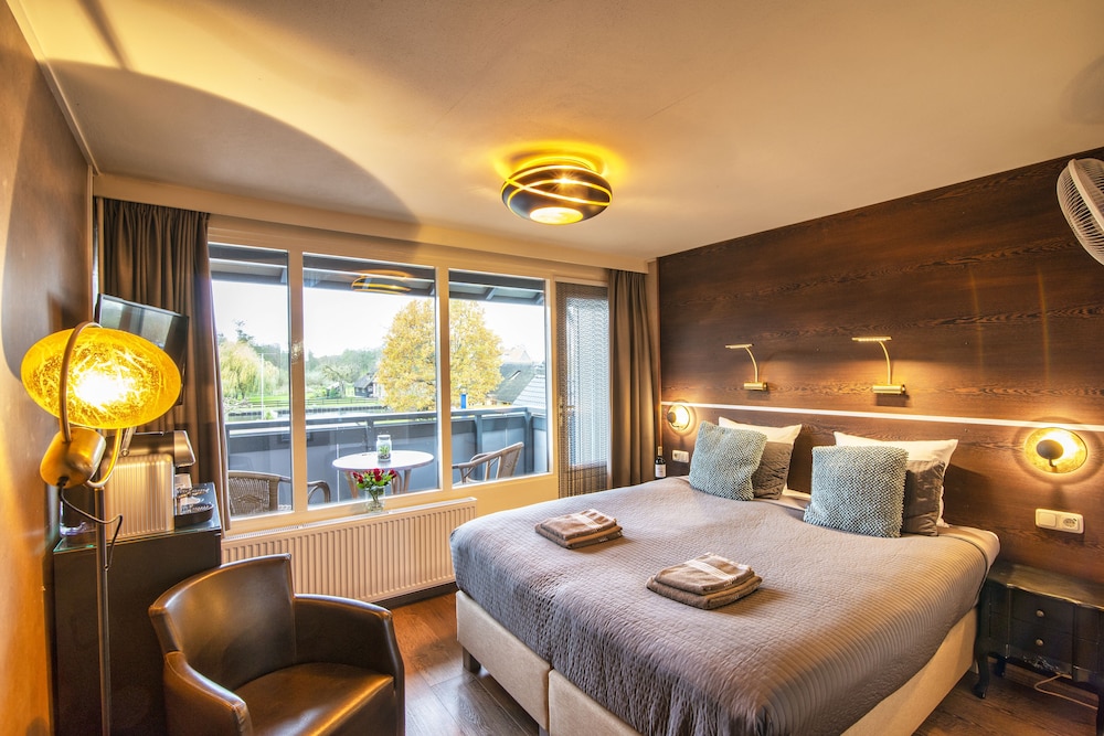 Standard Twin Room, Canal View