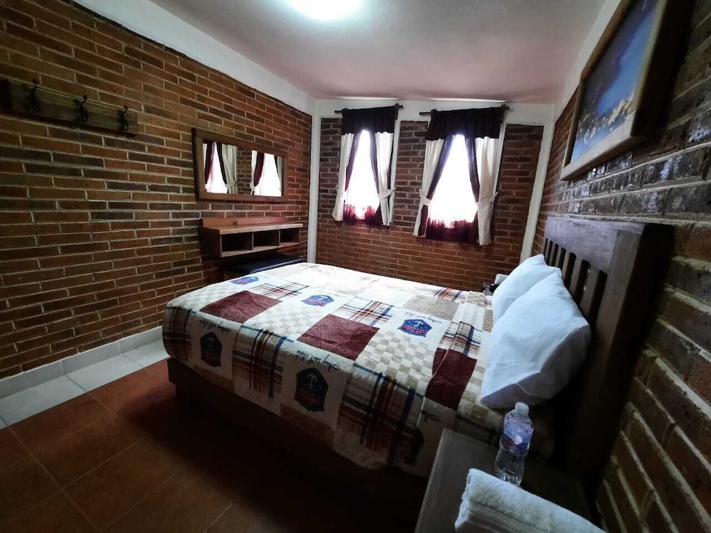 Family Cabin, 2 Bedrooms, Fireplace, Garden Area photo 3