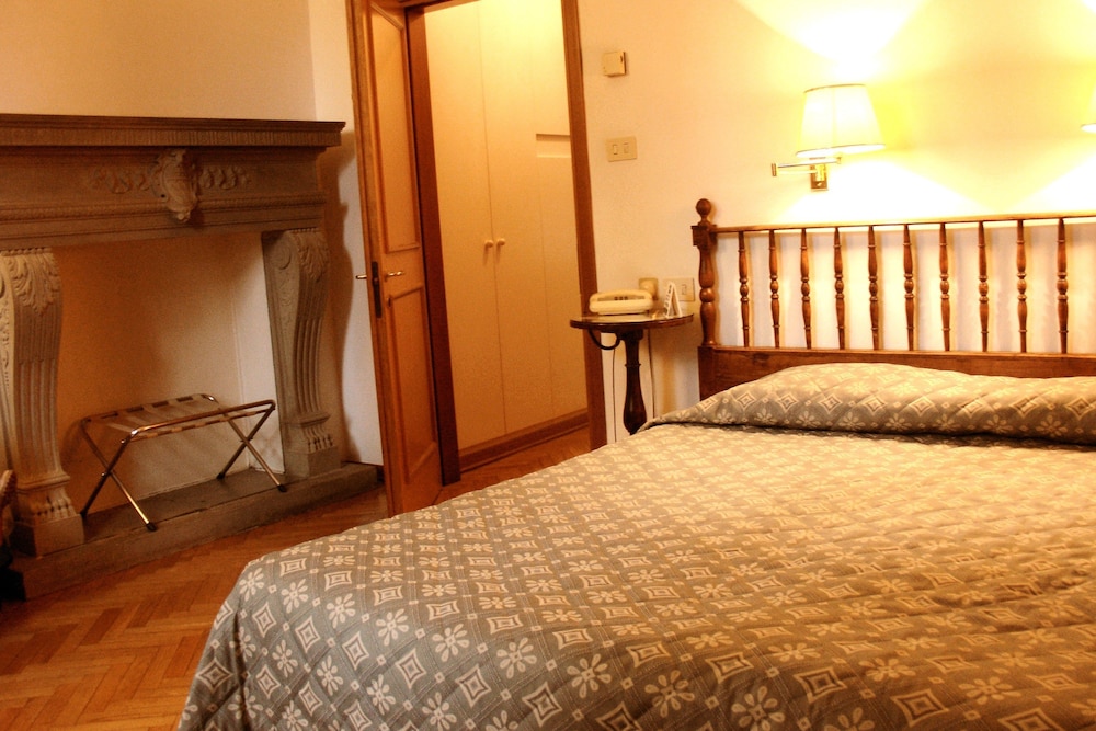 Standard Double Room, 1 Queen Bed photo 3