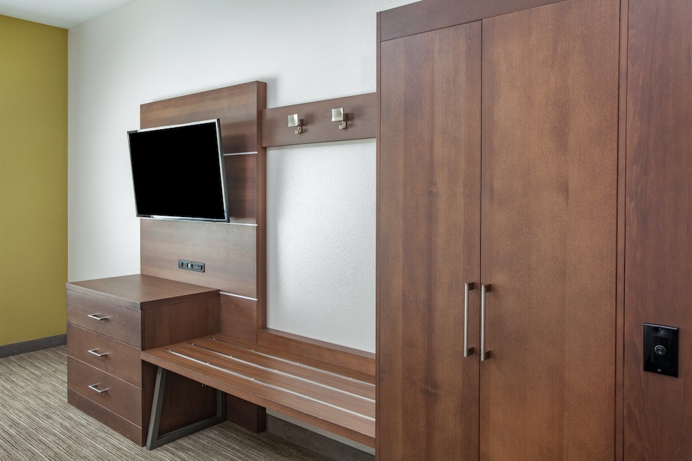 Suite, 1 Queen Bed, Accessible (Communication) - Photo 1