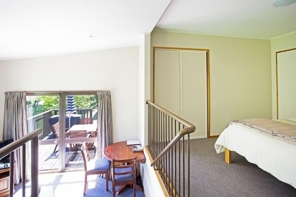 Queen Studio, Ensuite