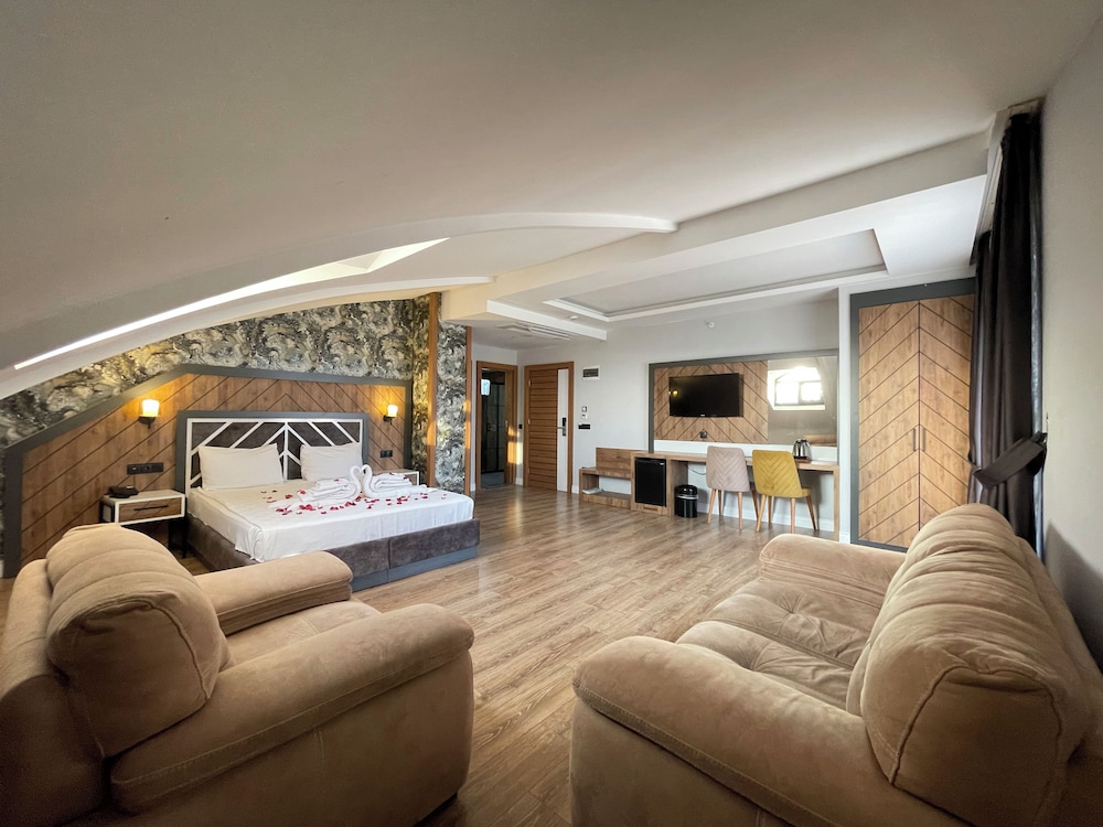 Deluxe Studio Suite