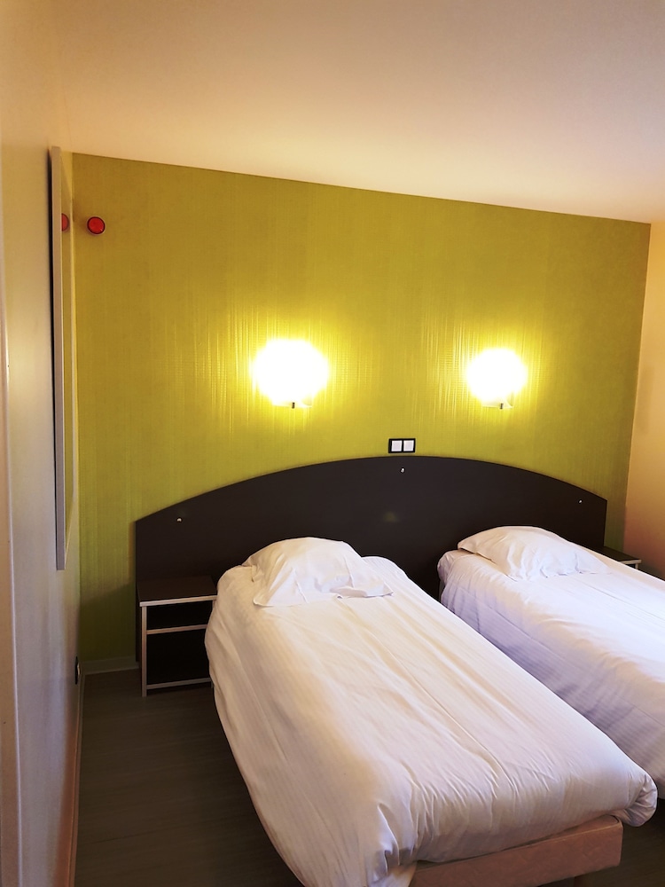 Accessible Twin Room with bath