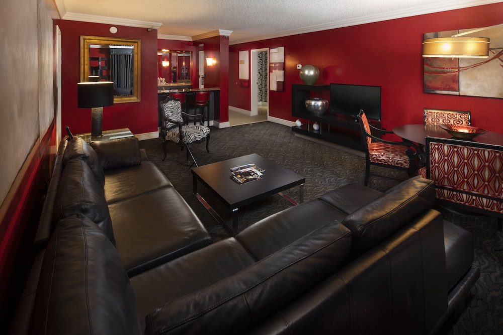 One Bedroom Parlor Suite - Photo 2