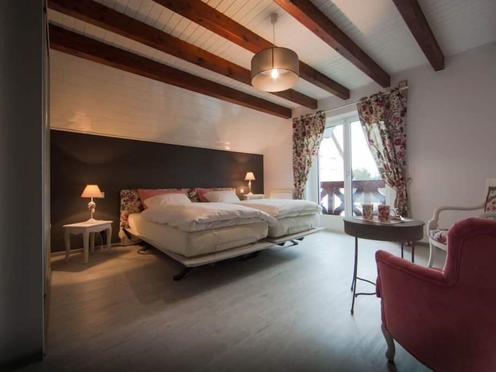 Classic Twin Room, Private Bathroom (Charme) photo 1