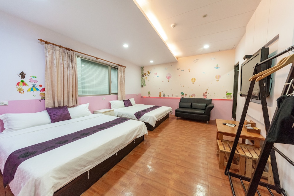 Basic Quadruple Room, 2 Queen Beds photo 1