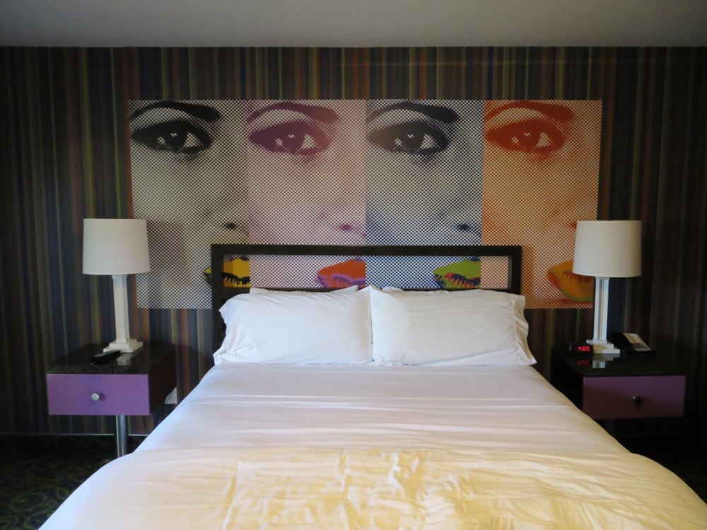 Studio Suite, 1 King Bed, Kitchen - Photo 3