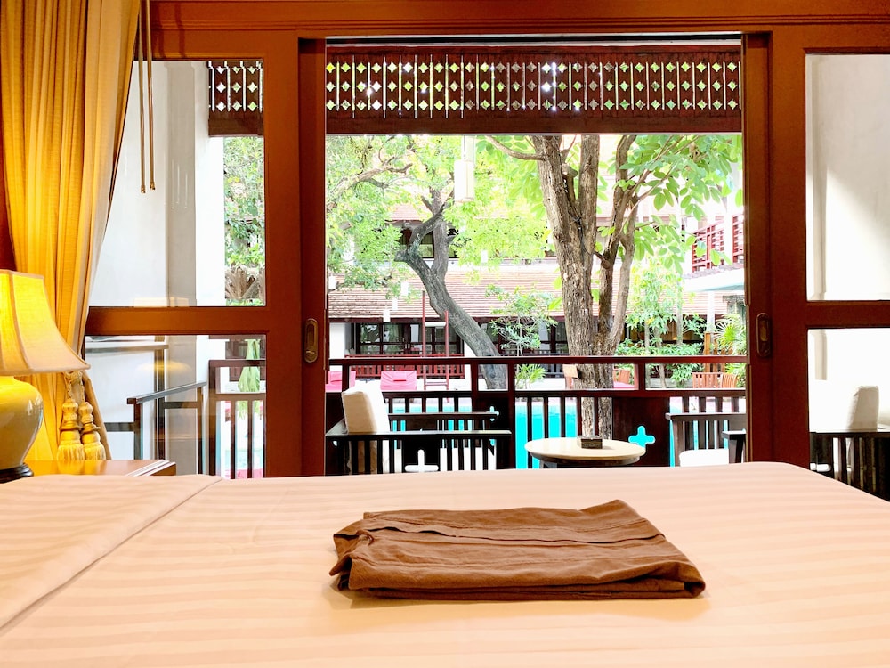 Supreme Deluxe Room with Balcony - Photo 5