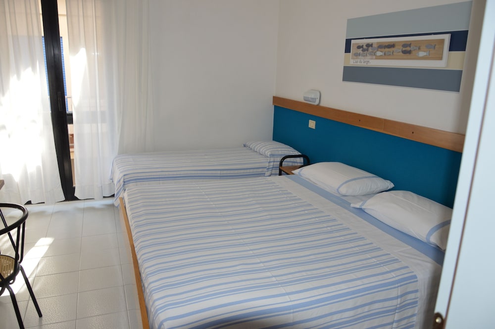 Standard Triple Room photo 2