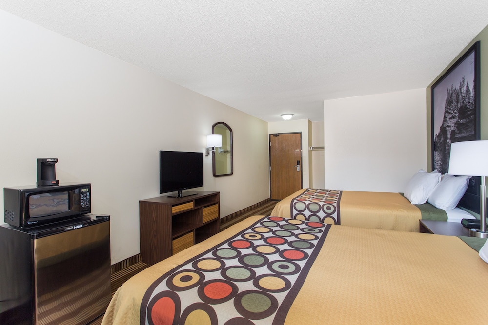 Room, 2 Queen Beds, Non Smoking - Photo 2