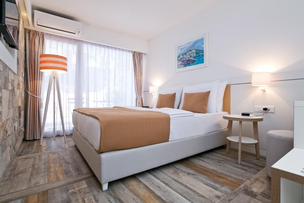 Double or Twin Room photo 3