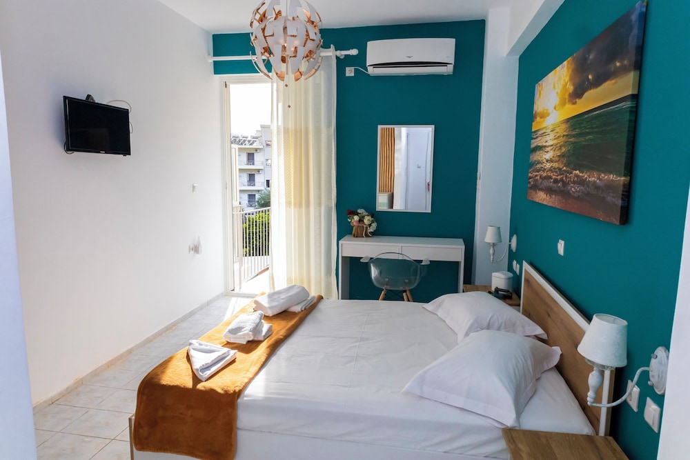 Classic Double Room, 1 Queen Bed, Sea View photo 3