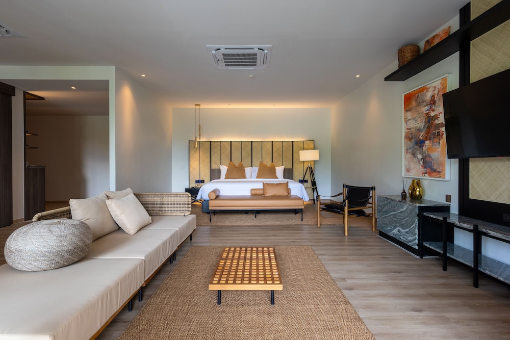Mountain View Pool Suite - Photo 1