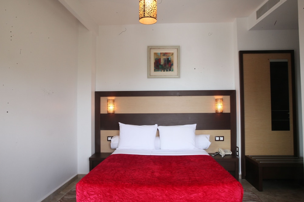 Standard Double or Twin Room photo 3