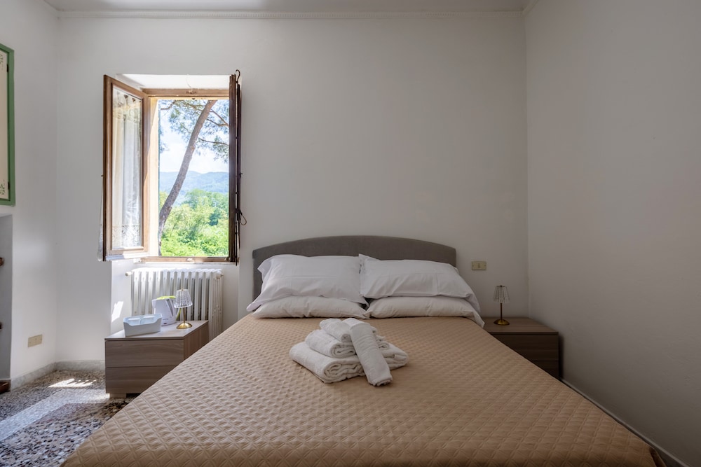 Romantic Triple Room photo 2