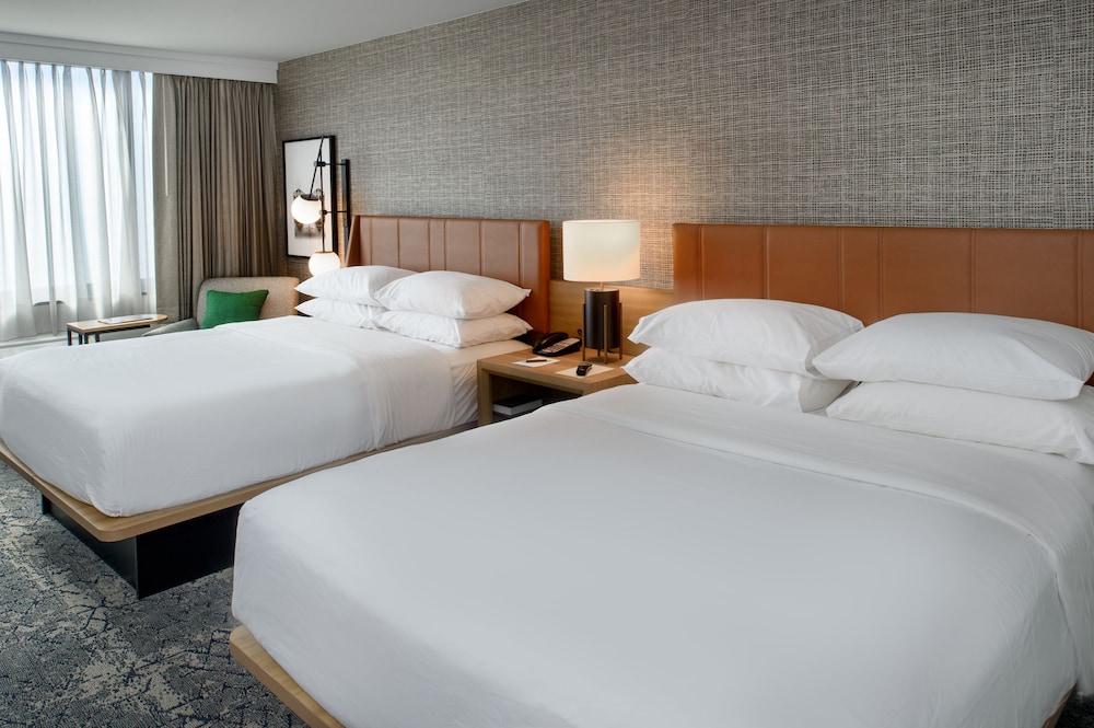 Room, 2 Queen Beds (Mobility Accessible, Roll-In Shower) - Photo 3